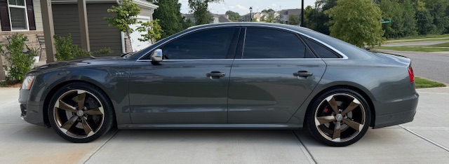 2014 AUDI S8 LUXURY